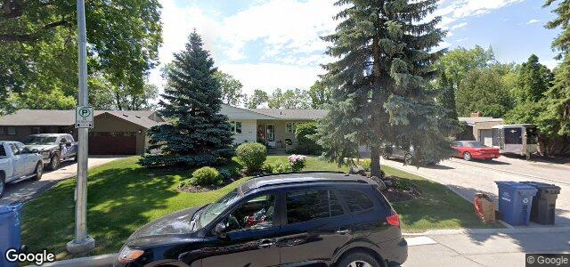 2430 Assiniboine Crescent（加拿大曼尼托巴省温尼伯市）房屋照片