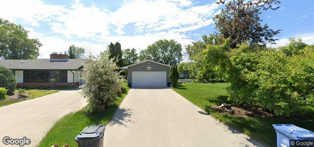 Photo of 2450 Assiniboine Crescent in Winnipeg, Manitoba