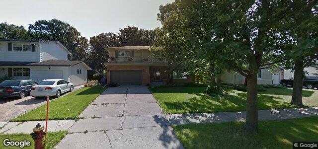 Photo of 327 Nightingale Road in Winnipeg, Manitoba