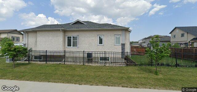 320 Oak Lawn Road（加拿大曼尼托巴省温尼伯市）房屋照片