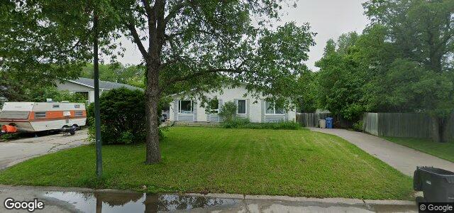 241 Risbey Crescent（加拿大曼尼托巴省温尼伯市）房屋照片