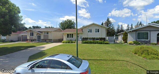 327 Risbey Crescent（加拿大曼尼托巴省温尼伯市）房屋照片