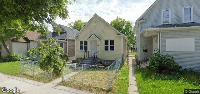 Photo of 208 Harbison Avenue W in Winnipeg, Manitoba