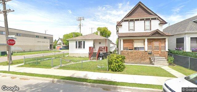 Photo of 233 Harbison Avenue W in Winnipeg, Manitoba