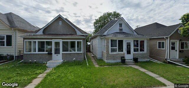 Photo of 376 Martin Avenue W in Winnipeg, Manitoba