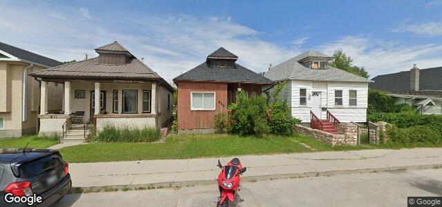 Photo of 413 Harbison Avenue W in Winnipeg, Manitoba