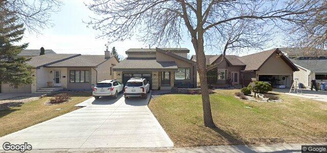 Photo of 104 Queensbury Bay in Winnipeg, Manitoba