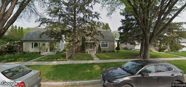 Photo of 877 Lorette Avenue in Winnipeg, Manitoba