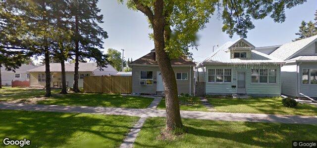 Photo of 836 Chalmers Avenue E in Winnipeg, Manitoba