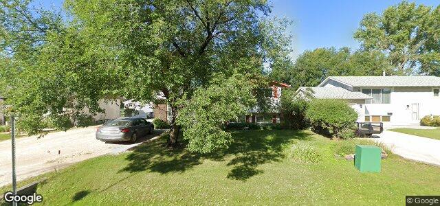 Photo of 880 Laxdal Road in Winnipeg, Manitoba