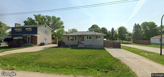 Larawan ng 811 Oakdale Drive sa Winnipeg, Manitoba