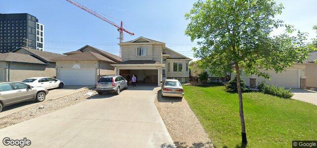 Photo of 100 Shore Street in Winnipeg, Manitoba
