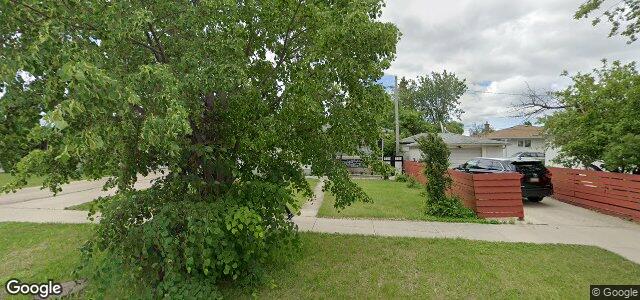 Larawan ng 44 Macklin Avenue sa Winnipeg, Manitoba