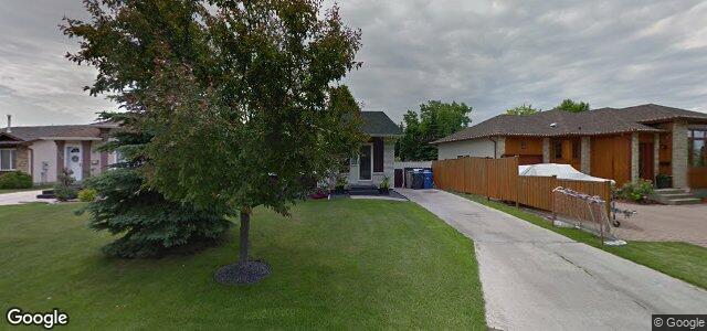 121 Skowron Crescent（加拿大曼尼托巴省温尼伯市）房屋照片