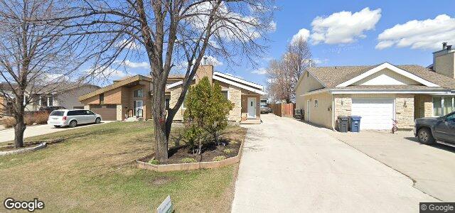 102 Charbonneau Crescent（加拿大曼尼托巴省温尼伯市）房屋照片