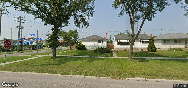 Larawan ng 301 Kildare Avenue E sa Winnipeg, Manitoba