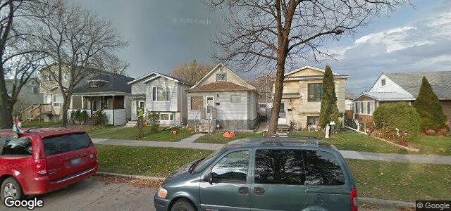 Photo of 422 Roseberry Street in Winnipeg, Manitoba