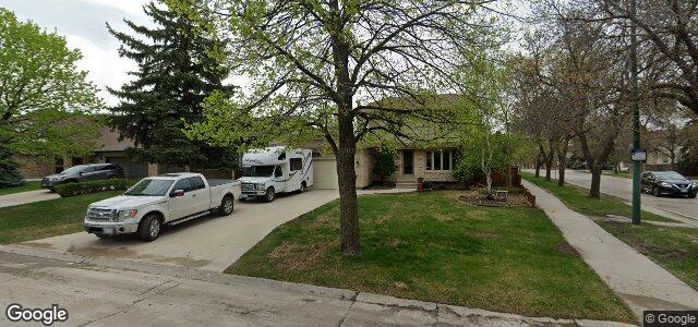 Photo of 102 Thorncliff Bay in Winnipeg, Manitoba