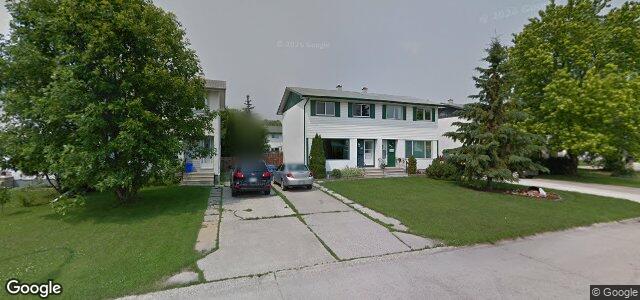 Photo of 102 Wiltshire Bay in Winnipeg, Manitoba