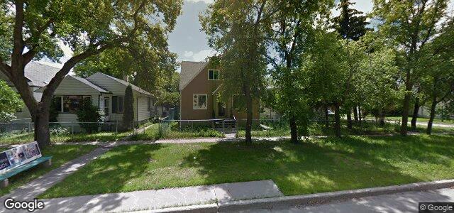 Photo of 502 Regent Avenue E in Winnipeg, Manitoba