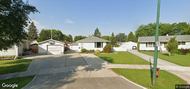 Photo of 704 Robin Hood Crescent in Winnipeg, Manitoba