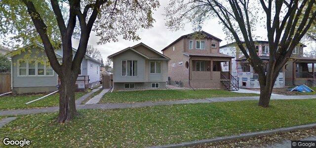 Photo of 213 Thom Avenue W in Winnipeg, Manitoba