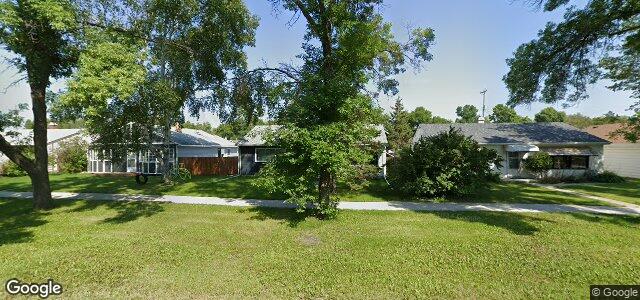 Photo of 445 Kildare Avenue W in Winnipeg, Manitoba