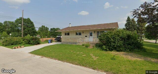 Larawan ng 100 Kellas Street sa Winnipeg, Manitoba