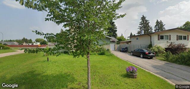 8 Natalie Bay（加拿大曼尼托巴省温尼伯市）房屋照片