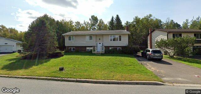 Larawan ng 401 Woodward Avenue sa Winnipeg, Manitoba