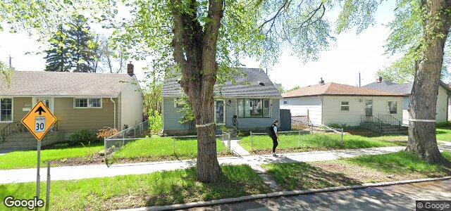 Larawan ng 402 Brandon Avenue sa Winnipeg, Manitoba