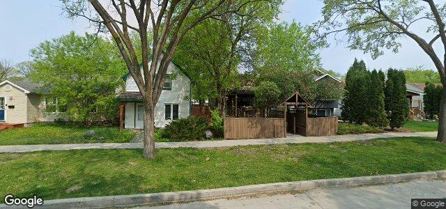 Photo of 935 Lorette Avenue in Winnipeg, Manitoba