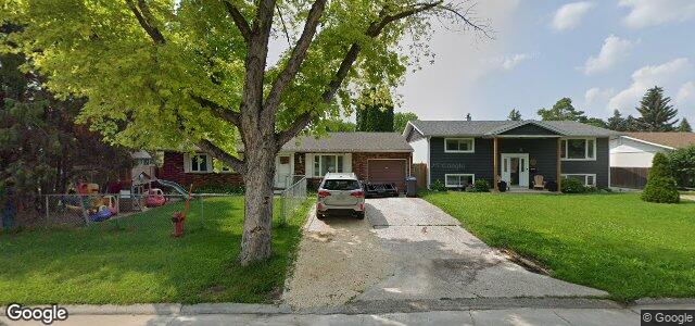 Larawan ng 15 Edelweiss Crescent sa Winnipeg, Manitoba
