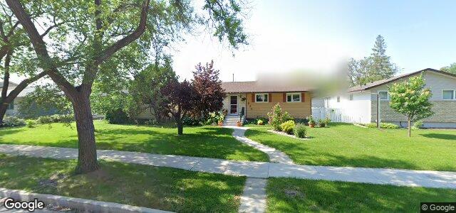 Photo of 630 Dunrobin Avenue in Winnipeg, Manitoba