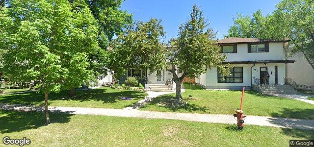 Photo of 748 Queenston Street in Winnipeg, Manitoba