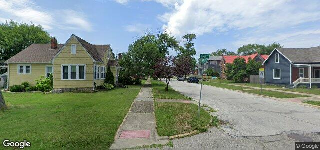 Photo of 807 Oak Street in Winnipeg, Manitoba