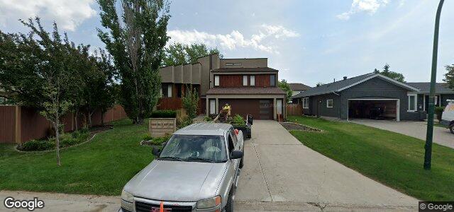 Larawan ng 102 Hopwood Drive sa Winnipeg, Manitoba