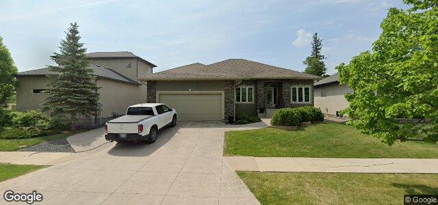 Photo of 210 Park Place W in Winnipeg, Manitoba