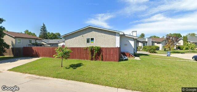 Photo of 207 Thurlby Road in Winnipeg, Manitoba