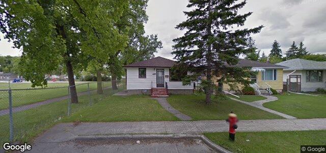 682 Sandhurst Avenue（加拿大曼尼托巴省温尼伯市）房屋照片