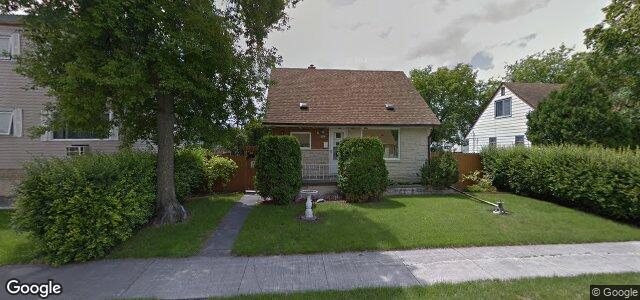 Photo of 806 Harbison Avenue E in Winnipeg, Manitoba