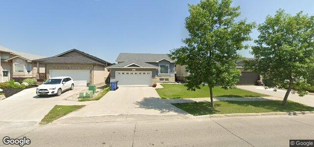 Photo of 523 Templeton Avenue in Winnipeg, Manitoba