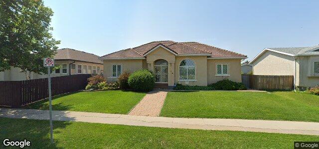 Photo of 756 Templeton Avenue in Winnipeg, Manitoba