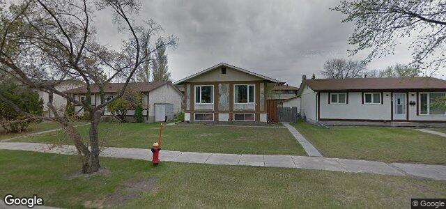 30 Piney Crescent（加拿大曼尼托巴省温尼伯市）房屋照片