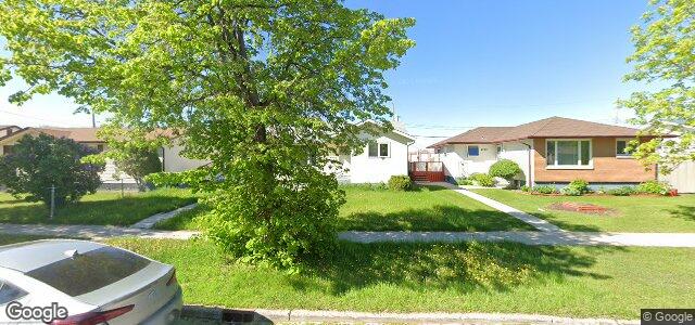 Photo of 2122 Manitoba Avenue in Winnipeg, Manitoba