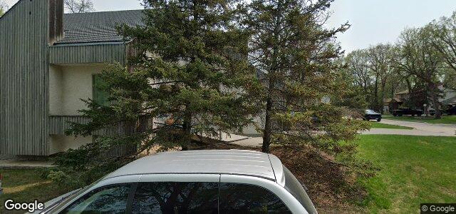 Larawan ng 302 Victoria Crescent sa Winnipeg, Manitoba