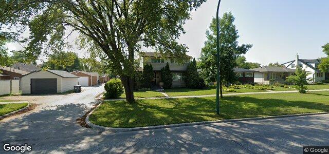 Photo of 406 Kildare Avenue W in Winnipeg, Manitoba