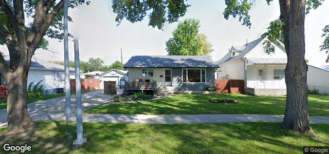 Photo of 419 Whittier Avenue W in Winnipeg, Manitoba