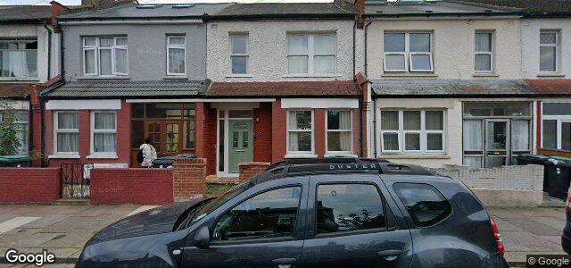 Larawan ng 10 Thackeray Avenue sa Winnipeg, Manitoba