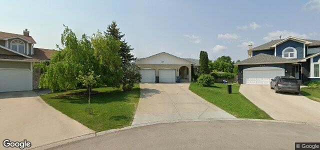 Photo of 107 Pincarrow Point in Winnipeg, Manitoba